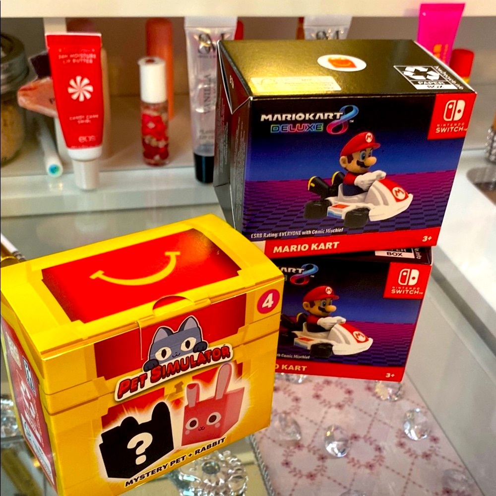 (3x) Nintendo Black and Red Mario Kart Collectible Set